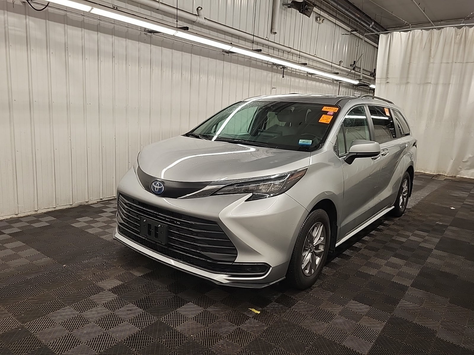 2025 Toyota Sienna LE