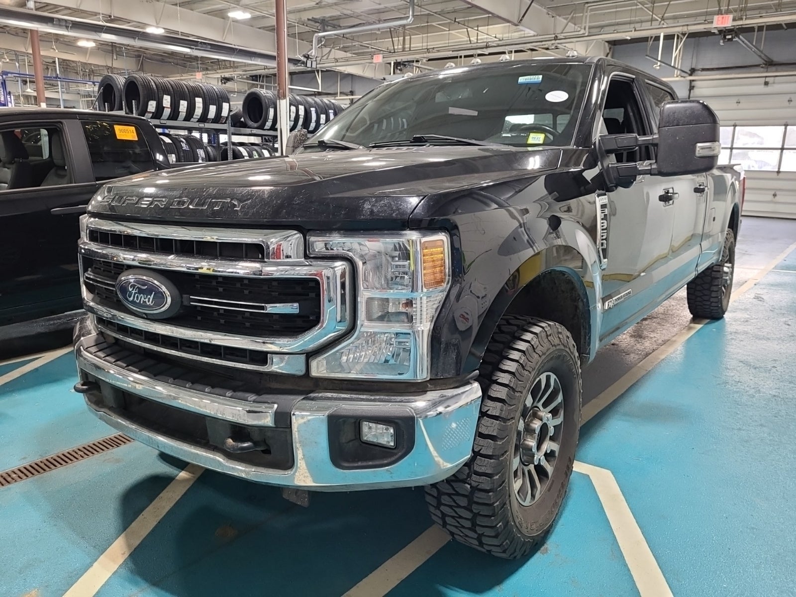2022 Ford F-350 Lariat 4WD Crew Cab 8' Box