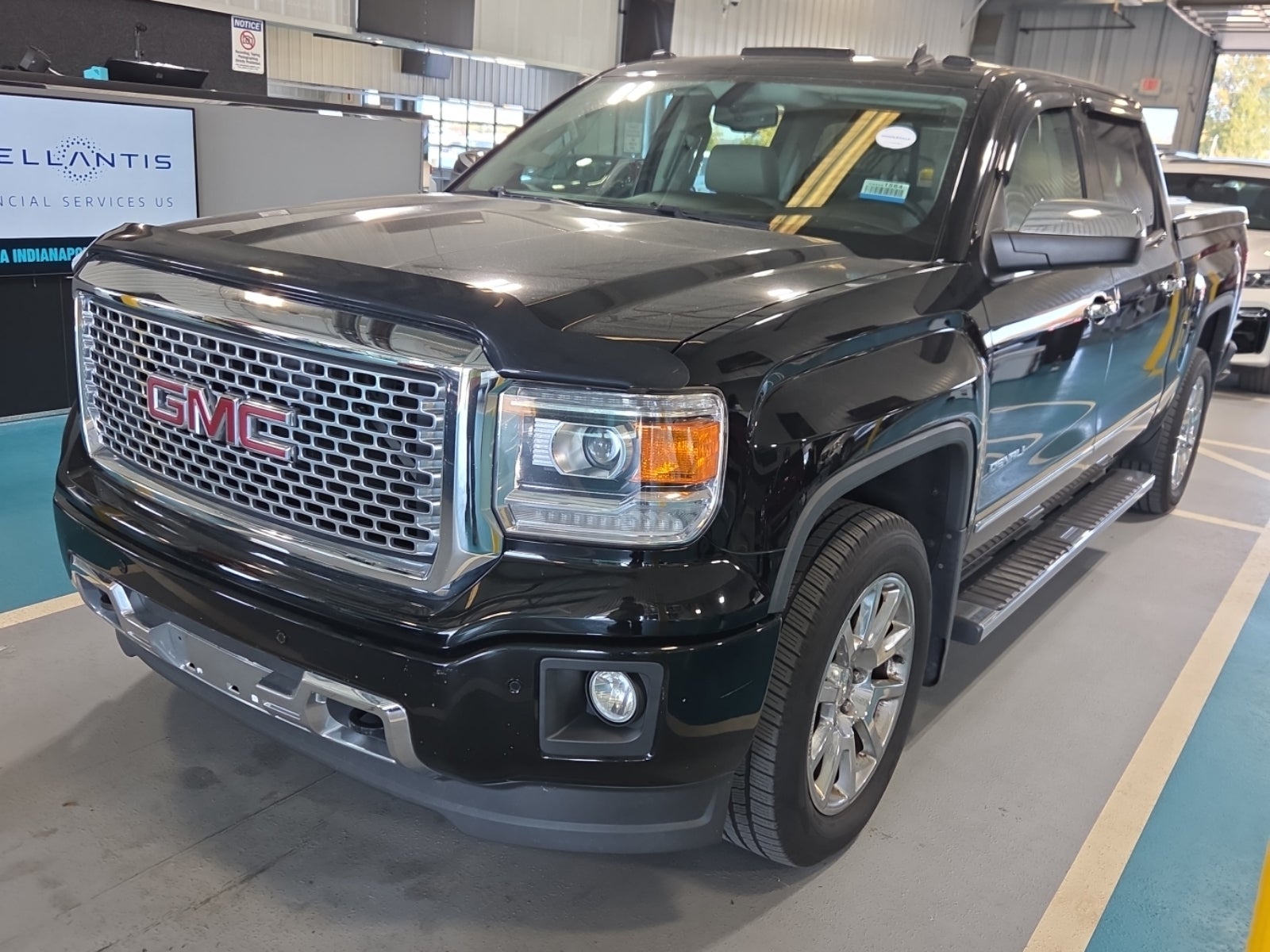 2014 GMC Sierra 1500 4WD Crew Cab 143.5" Denali