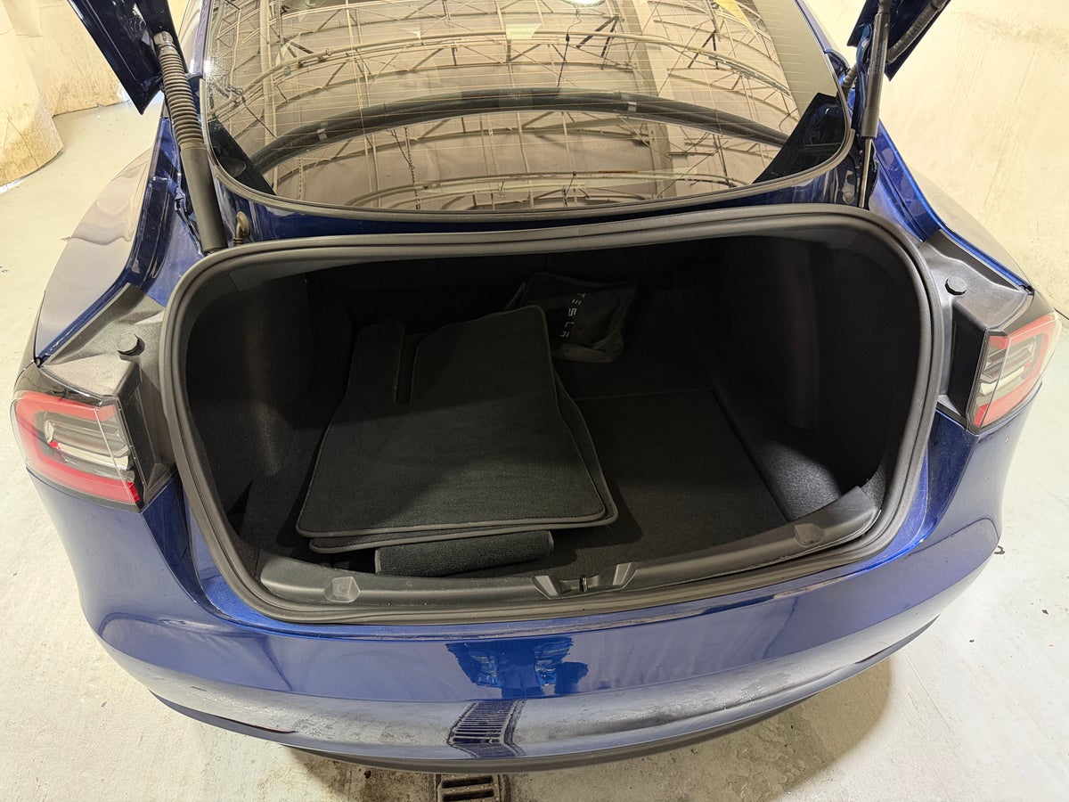 2023 Tesla Model 3 Performance in Deep Blue Metallic — photo 2