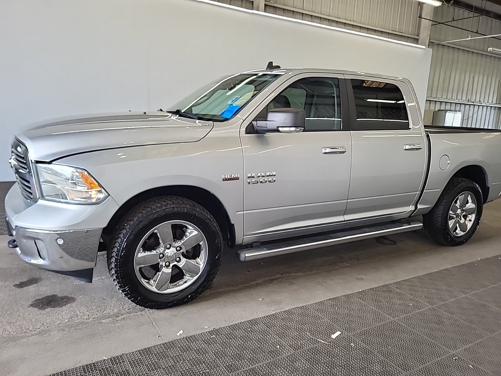 2016 Ram 1500 4WD Crew Cab 140.5" Big Horn