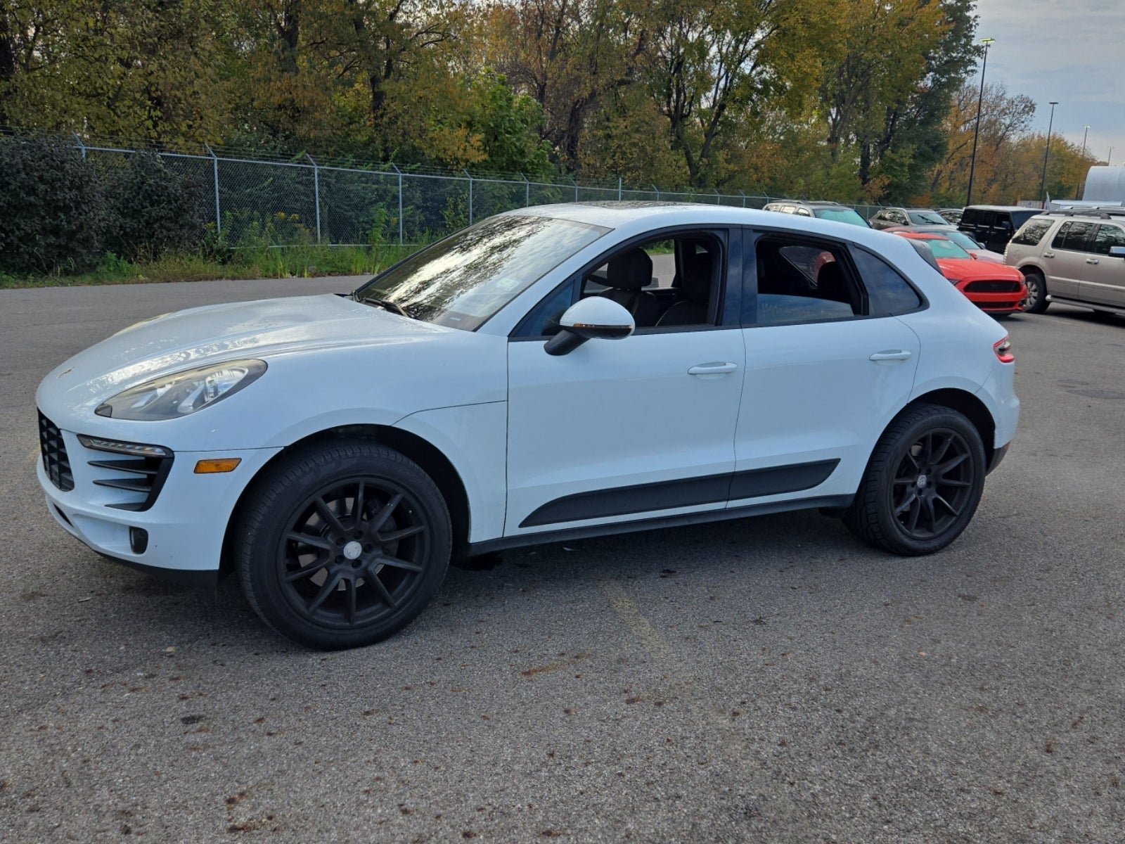 2017 Porsche Macan 2.0l H-4 Di T/C Macan Base 4d Sav 4d