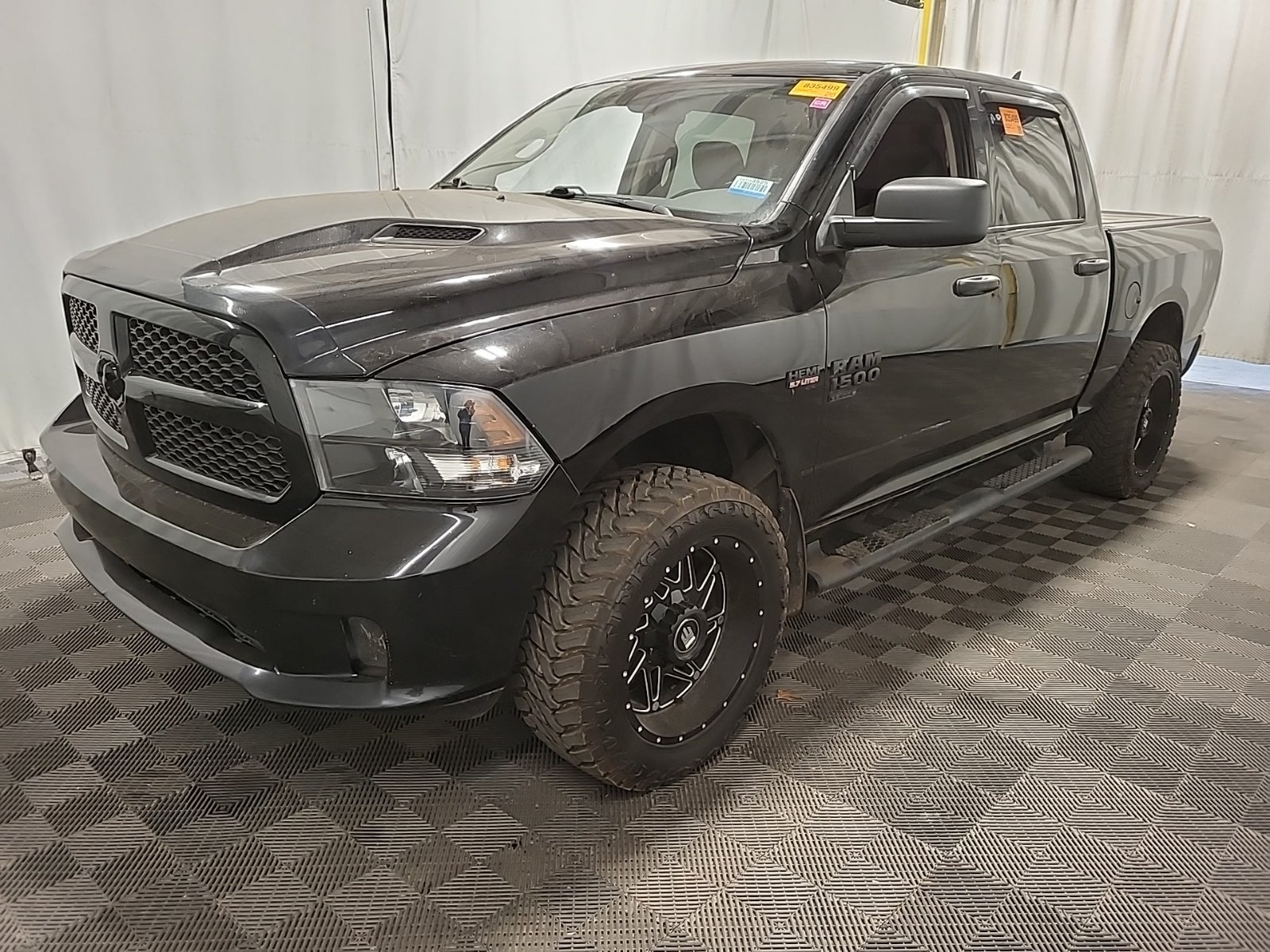 2019 Ram 1500 Classic Express 4x4 Crew Cab 5'7" Box