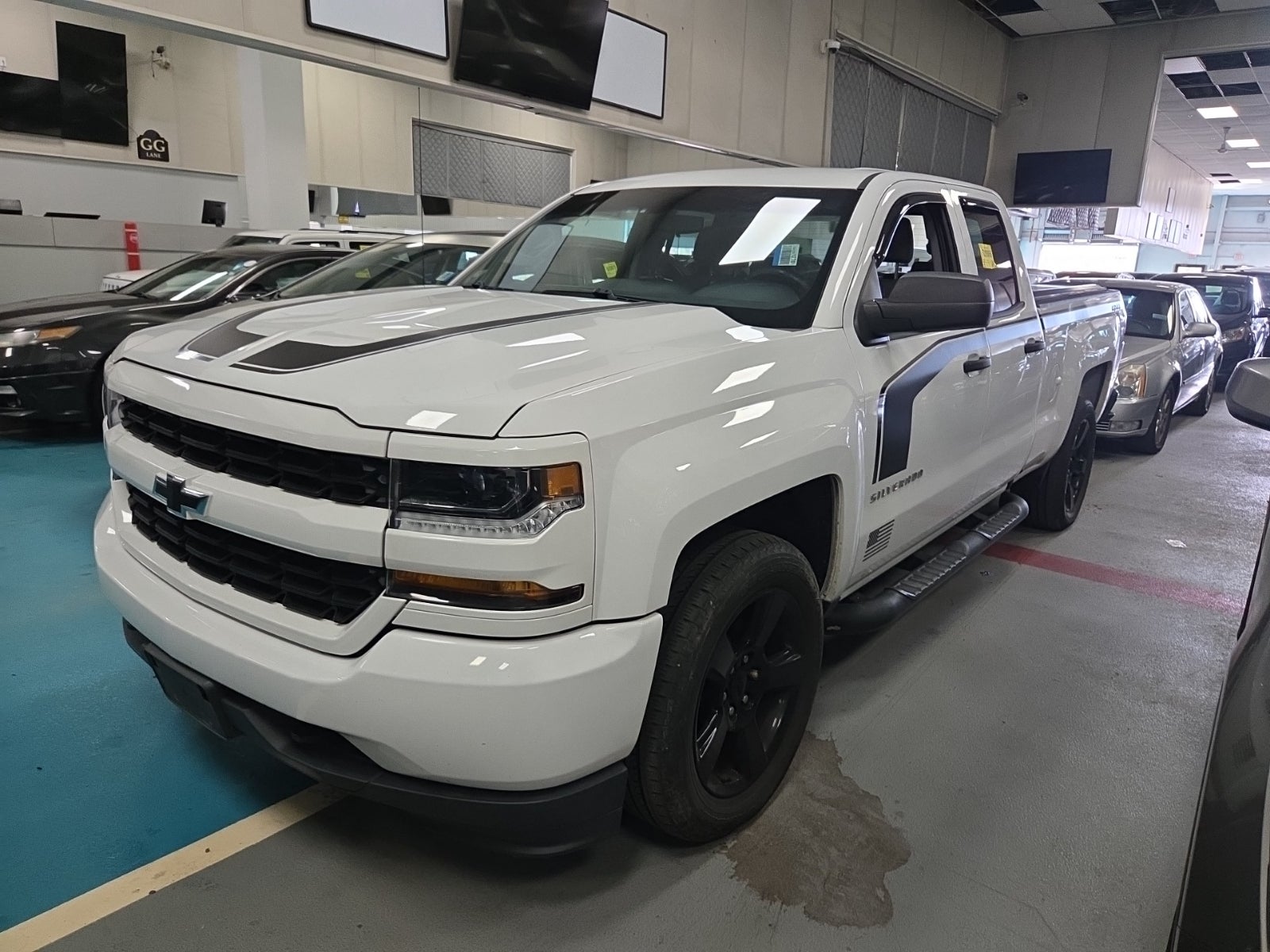 2017 Chevrolet Silverado 1500 4WD Double Cab 143.5" Custom
