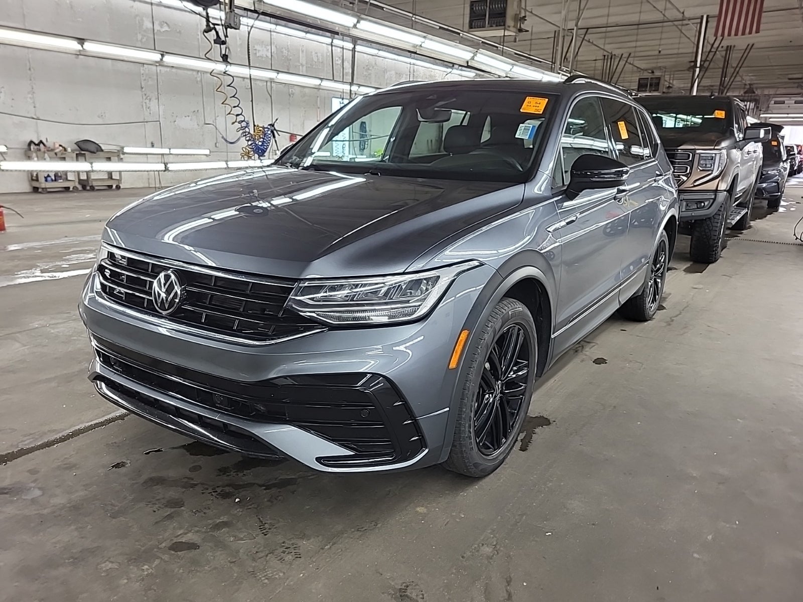 2022 Volkswagen Tiguan SE R-Line Black