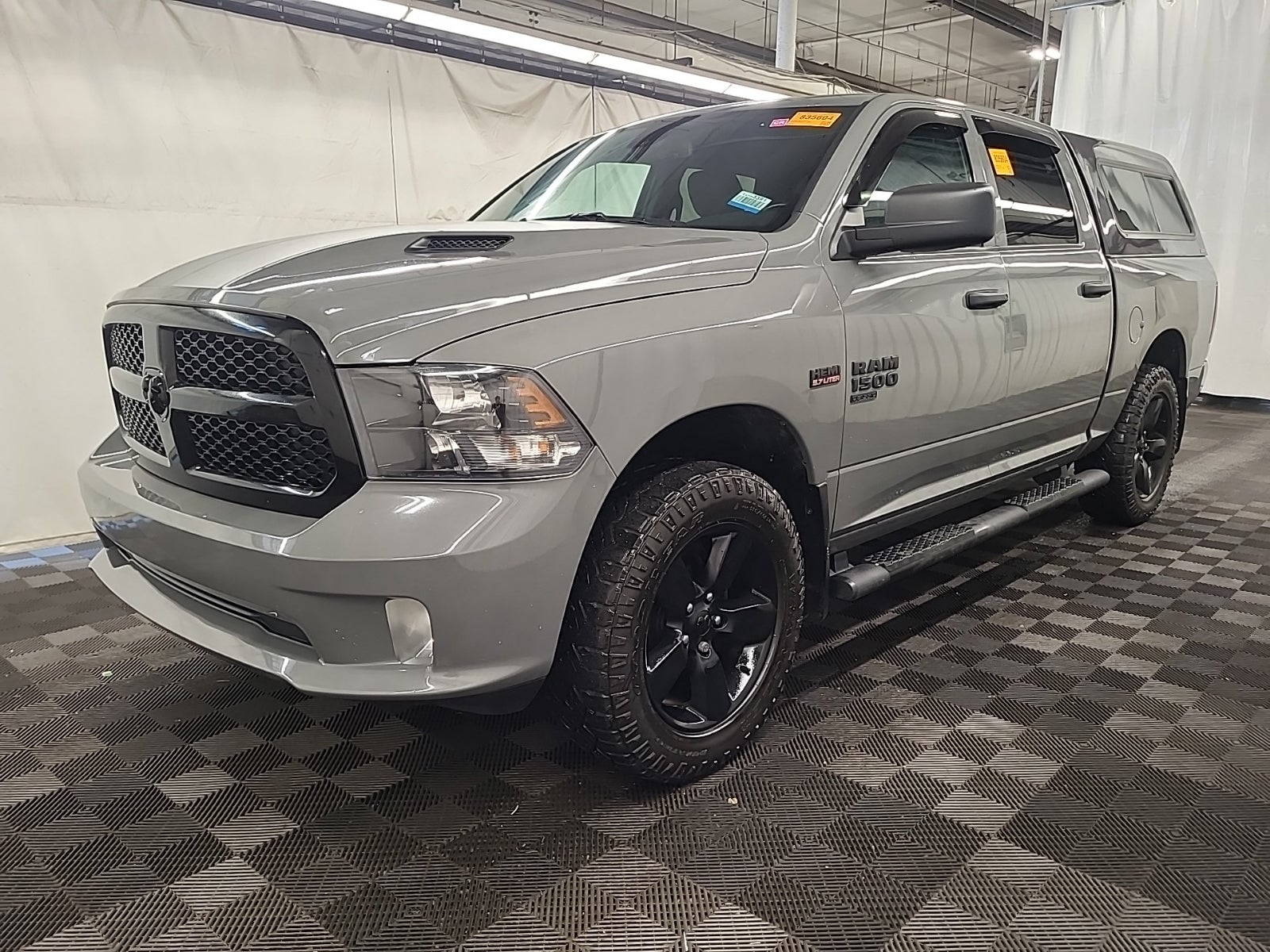 2022 Ram 1500 Classic Express 4x4 Crew Cab 5'7" Box
