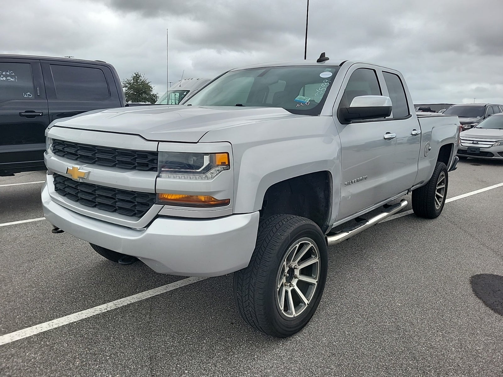 2017 Chevrolet Silverado 1500 2WD Double Cab 143.5" Custom
