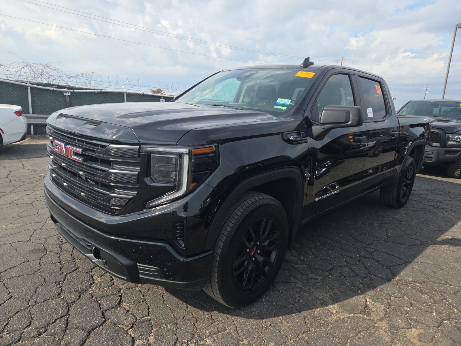 2025 GMC Sierra 1500 4WD Crew Cab 147" Pro