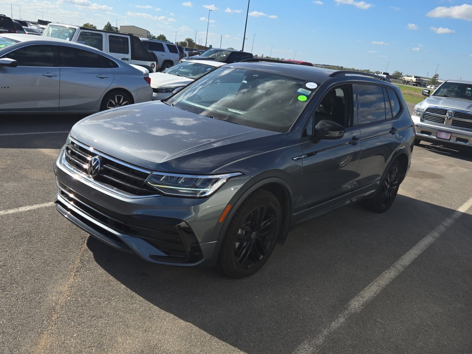 2022 Volkswagen Tiguan SE R-Line Black