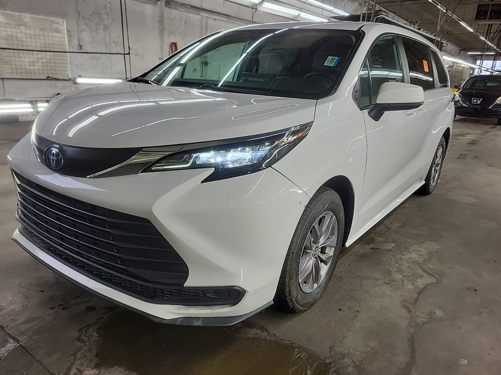 2025 Toyota Sienna LE