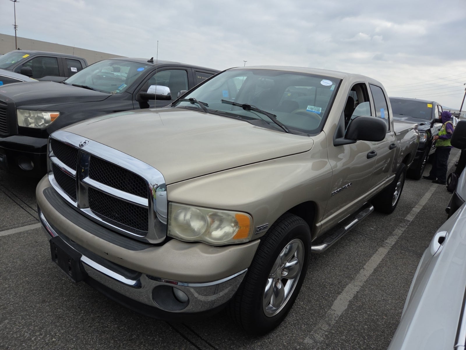 2004 Dodge Ram 1500 4dr Quad Cab 140.5" WB SLT