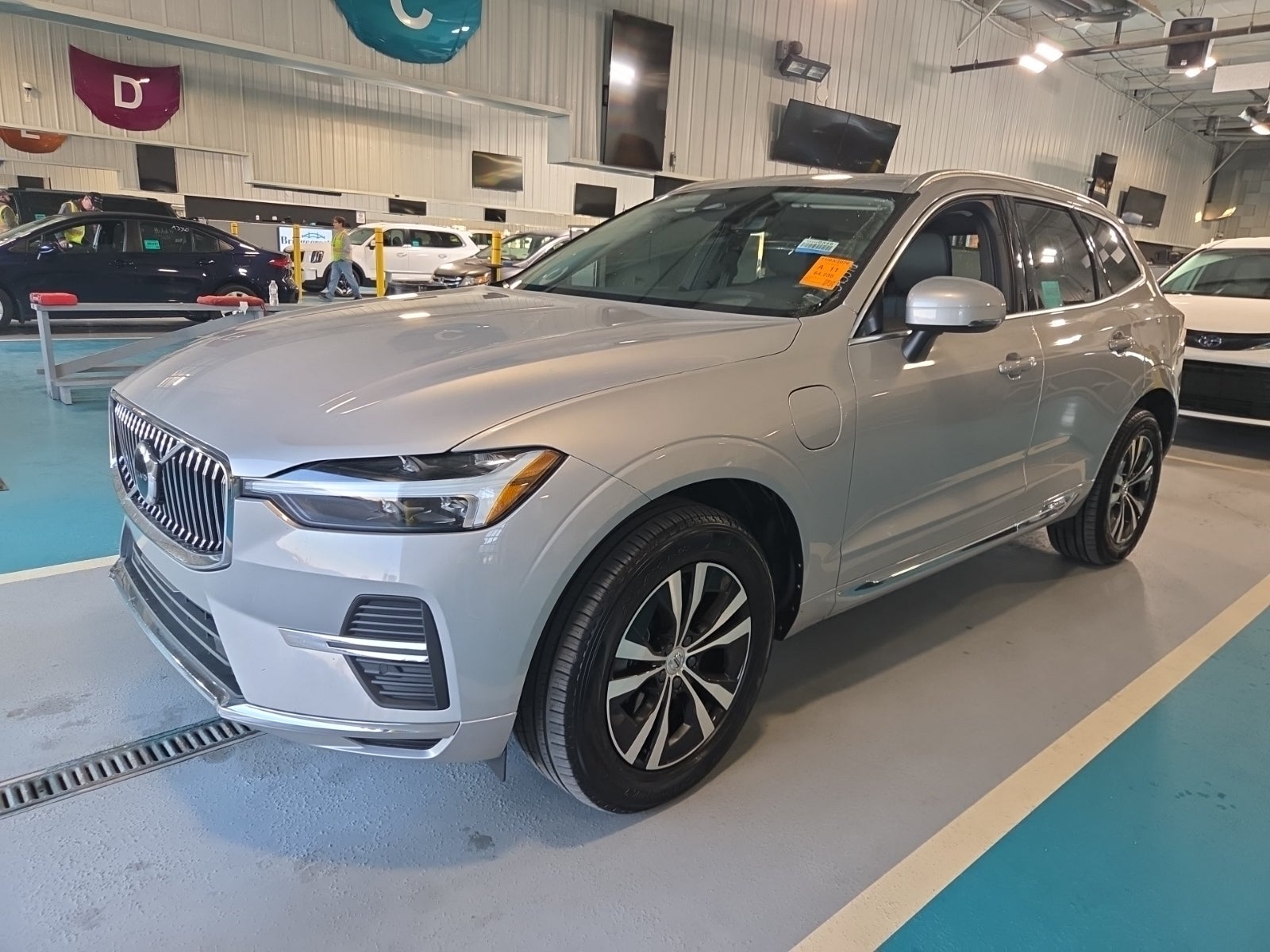 2023 Volvo XC60 Recharge Plug-In Hybrid Core Bright Theme