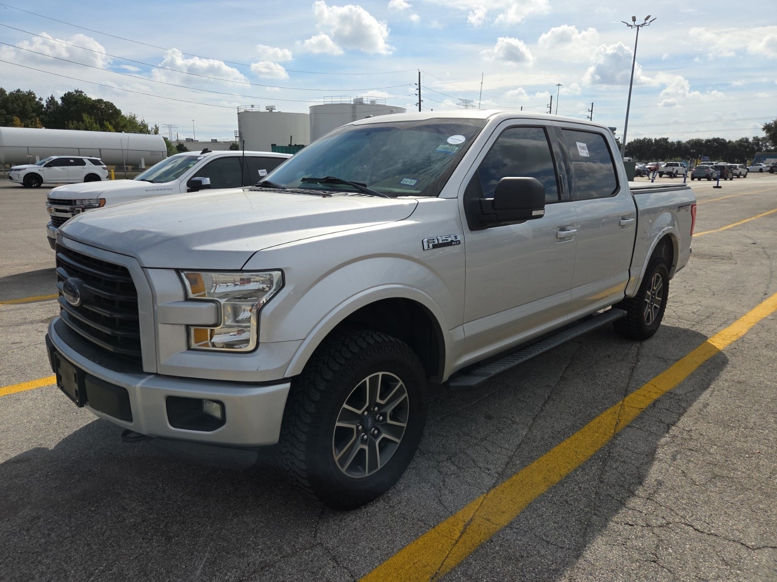 2015 Ford F-150 4WD Supercrew 145" XLT