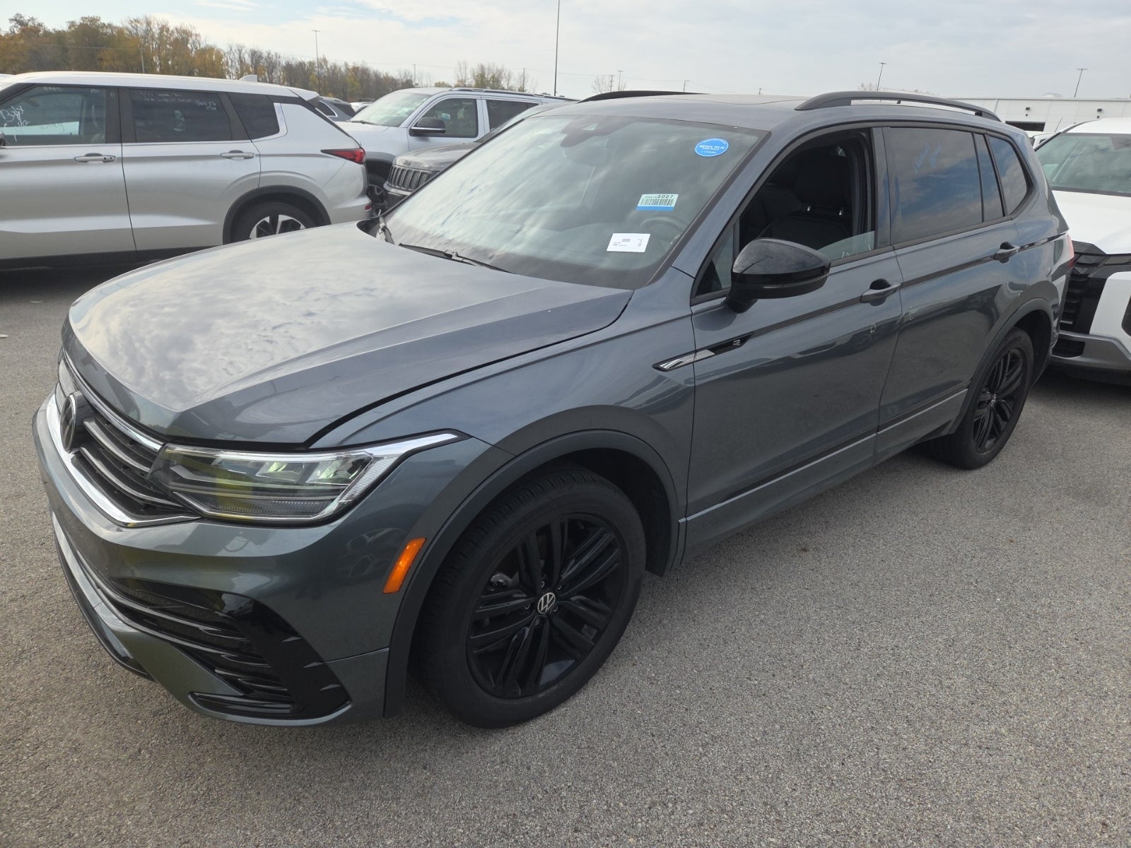 2022 Volkswagen Tiguan SE R-Line Black
