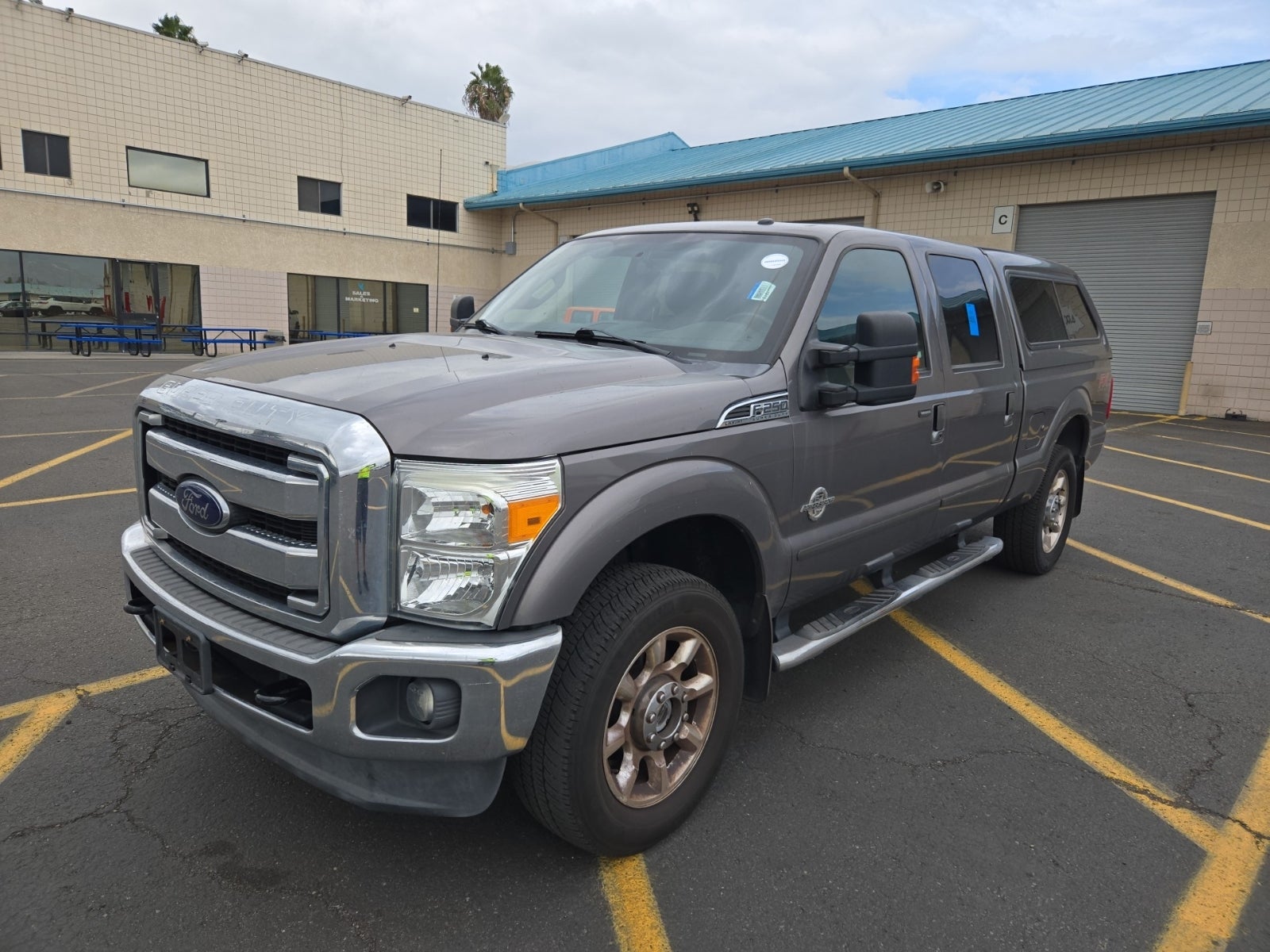 2014 Ford F-250 4WD Crew Cab 156" Lariat