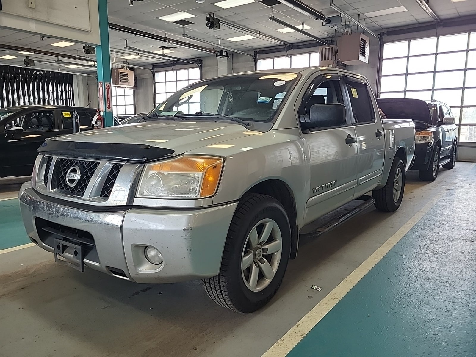 2010 Nissan Titan 2WD Crew Cab SWB SE