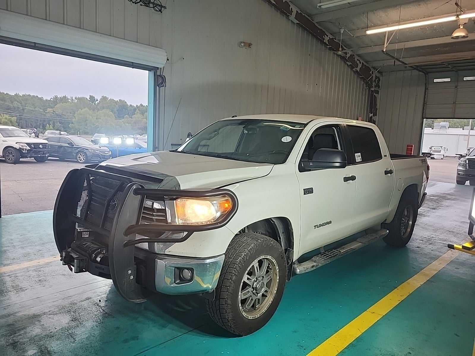 2016 Toyota Tundra Crewmax 5.7l FFV V8 6-SPD At SR5