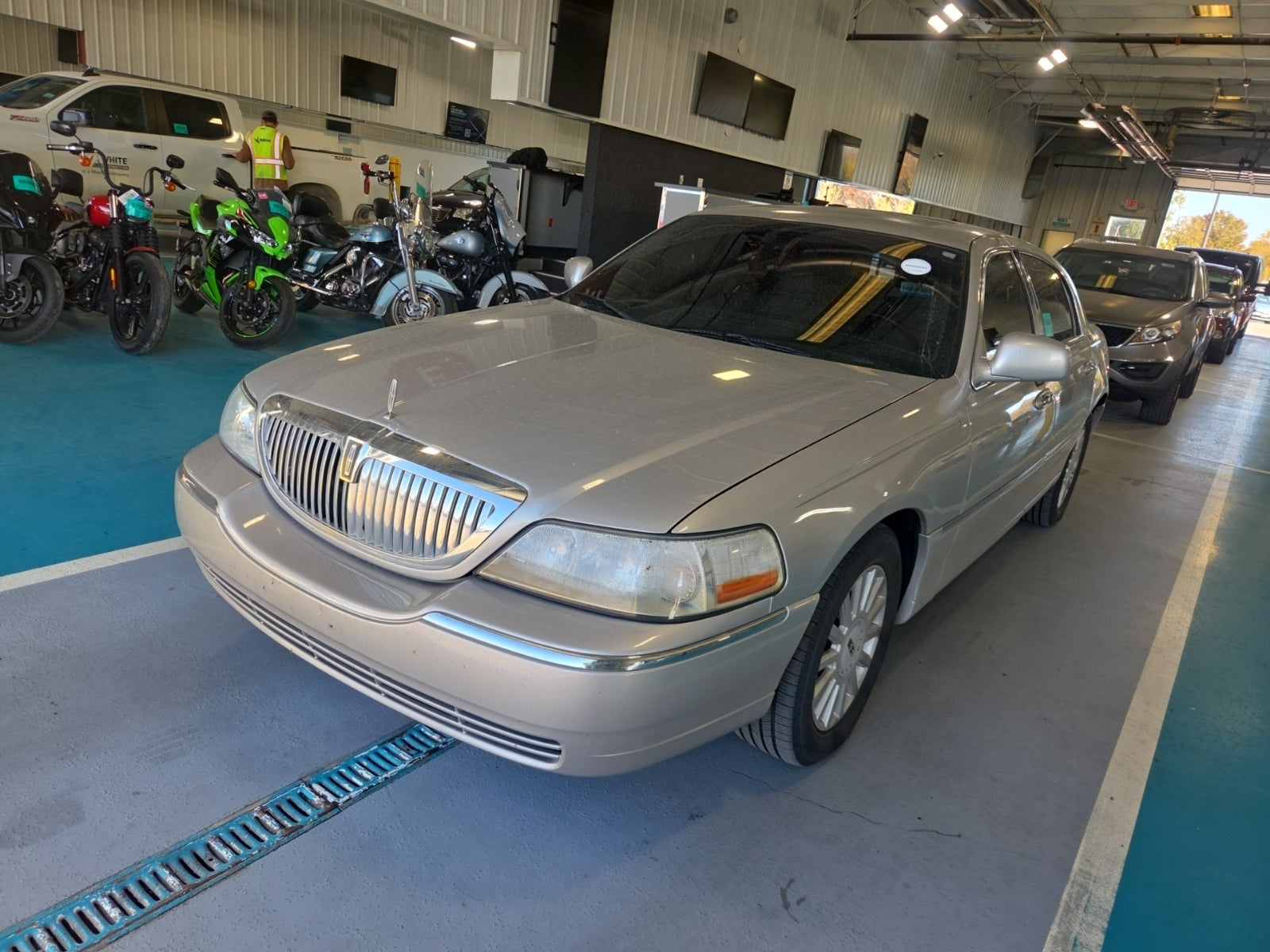 2005 Lincoln Town Car Signature Limited