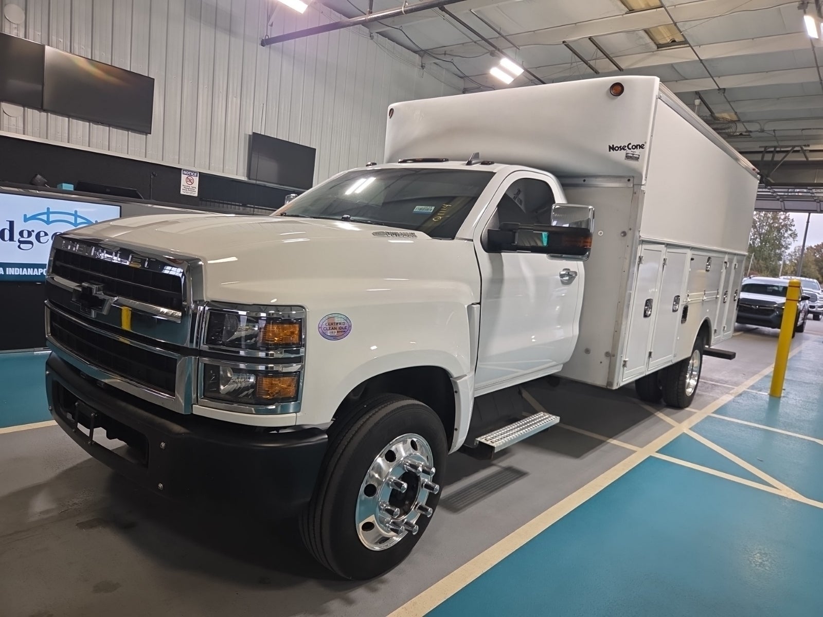2022 Chevrolet Silverado 4500HD 2WD Reg Cab LT