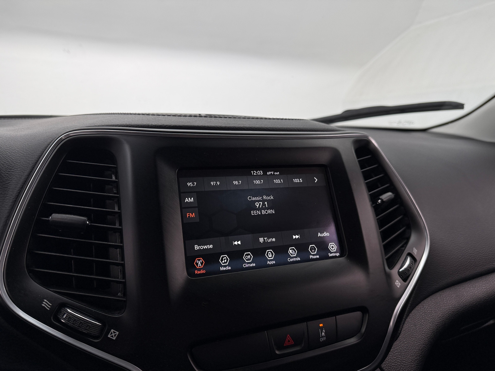 Thumbnail: 2021 Jeep Cherokee - 4