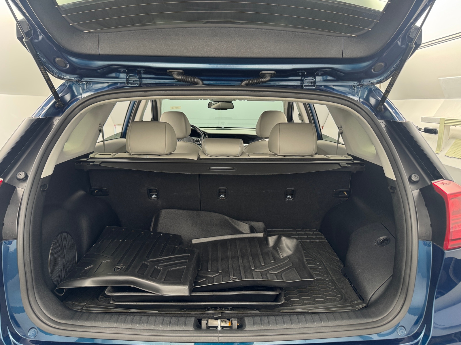 Thumbnail: 2020 Kia Niro - 7